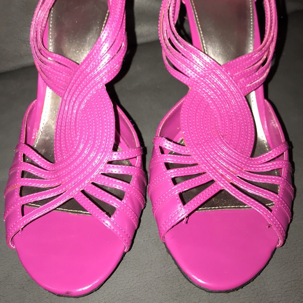 Elle pink heels